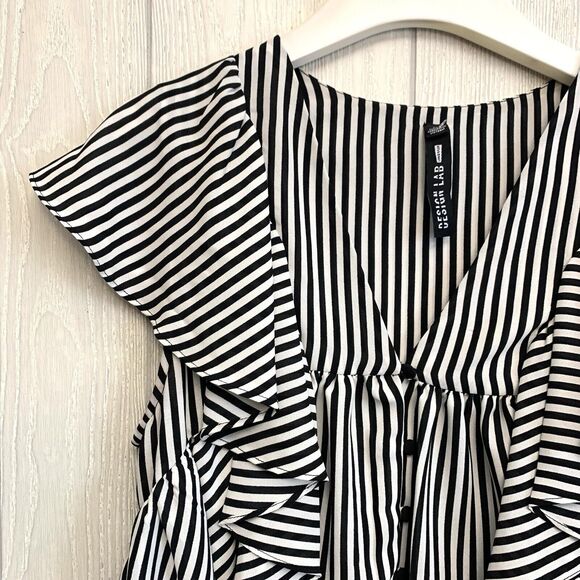 Design Lab Black White Stripe Ruffle Sleeveless Blouse Small - Picture 2 of 4
